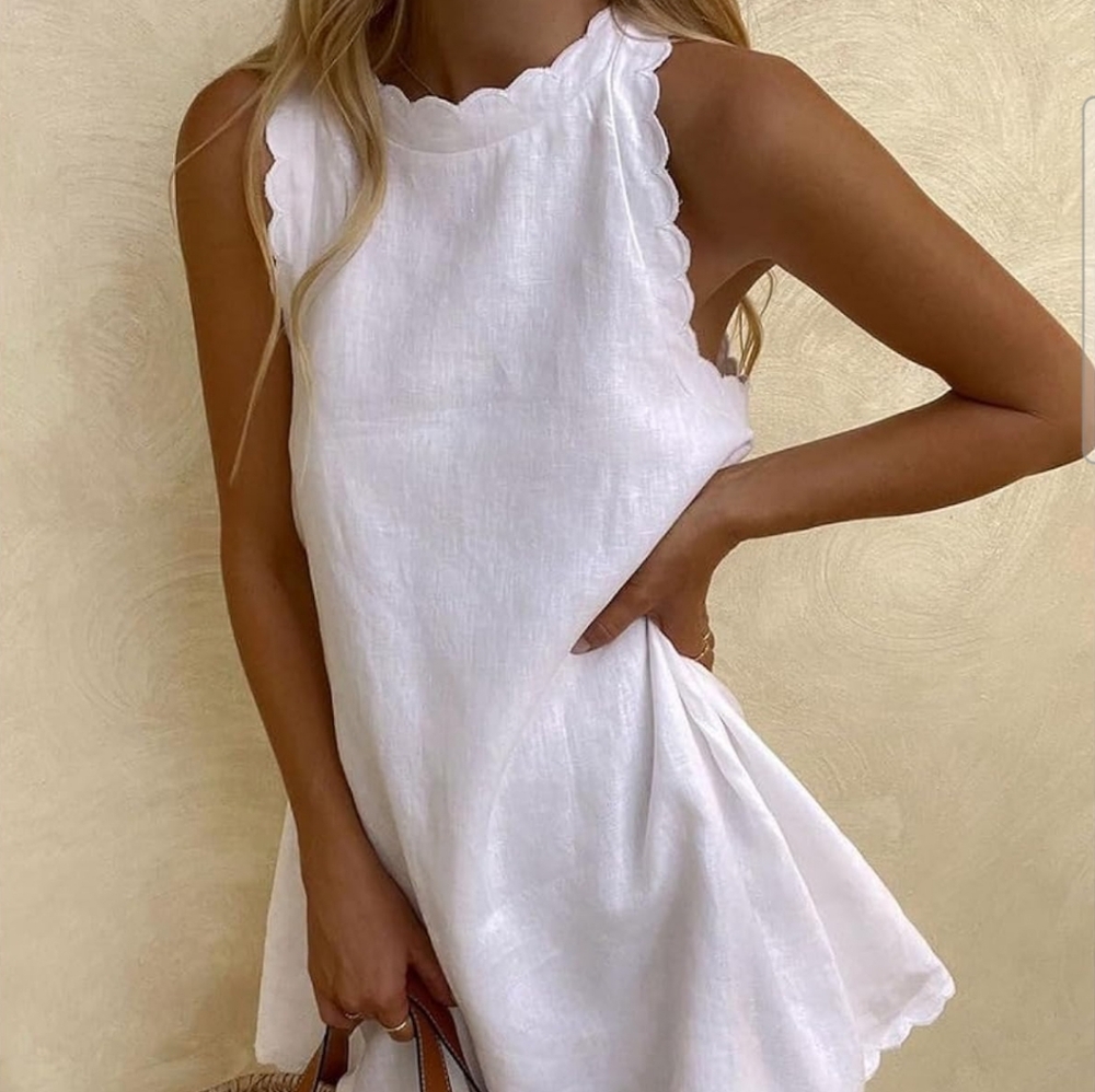 Elegant White Sleeveless Dress